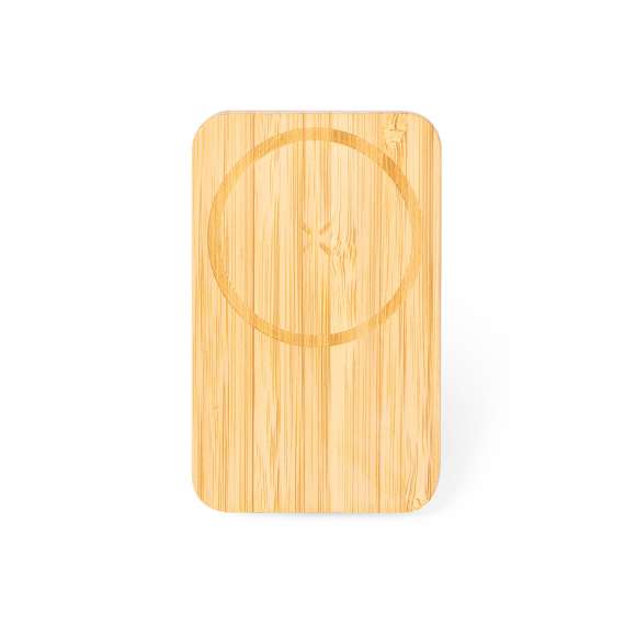 Soporte de rejilla de coche para smartphone de línea nature y fabricado en bambú. Con cargador inalámbrico 15W integrado y fijación magnética para poder usar el dispositivo mientras se está cargando. Incluye anillo adhesivo, siendo válido para todos los dispositivos con tecnología Magsafe y Qi. Presentado en caja individual de diseño eco en cartón kraft.
