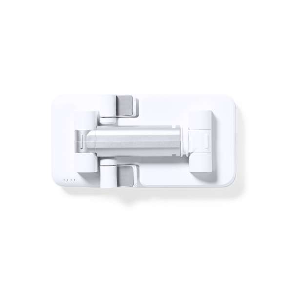 Soporte multifunción plegable todo en uno, fabricado en resistente ABS blanco. Regulable en altura y ángulo para una óptima visualización de la pantalla del smartphone. Cargador inalámbrico 10W integrado y batería de 5.000 mAh, con entrada/salida Tipo C, entrada micro USB y dos salidas USB. Compatible con dispositivos móviles de carga inalámbrica, incluye cable cargador Tipo C y viene presentado en una atractiva caja de diseño.  Las capacidades mostradas en todas nuestras baterías auxiliares externas son reales, incorporando todas ellas baterías de grado A y no recicladas, con una vida útil de al menos 500 ciclos de carga y según normativa CE. Además, están fabricadas conforme a los estándares RoHS y en cumplimiento con los siguientes requisitos de seguridad:  Sistema de protección contra sobrecarga del power bank. Sistema de protección contra descarga completa que proporciona una mayor durabilidad del power bank. Sistema de bloqueo para evitar cortocircuitos. Sistema de transferencia de carga constante, acorde con la capacidad del dispositivo de destino.
