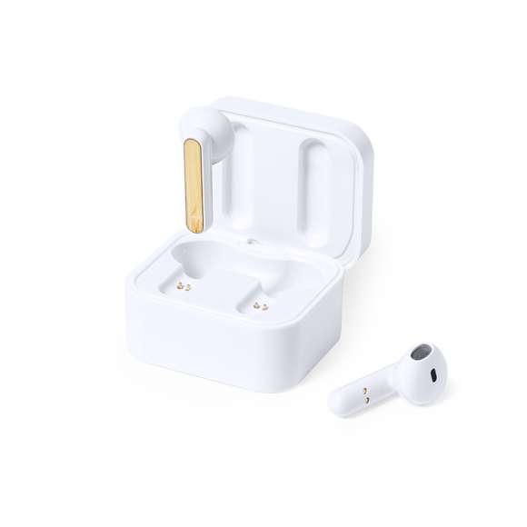 Auriculares intraurales de línea nature. Fabricados en resistente ABS con detalles en bambú en auriculares y base. Conexión Bluetooth® 5.0 y función manos libres, con botón de control táctil en el auricular. Incluye cargador inalámbrico 10W integrado en la tapa de bambú de la base de caga. Recargables por USB, con cable Tipo C incluido. Presentados en caja individual de diseño eco en cartón kraft.