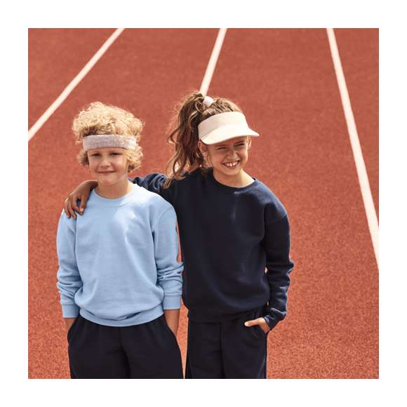 Sudadera para niño Classic Set-In Sweat de Fruit Of The Loom. Fabricada en combinación de materiales 80% algodón + 20% poliéster de 280g/m2. Con tapeta de hombro a hombro en punto liso y cuello, cintura y puños en algodón/ LYCRA®. Con etiqueta fácilmente removible y disponible en variada gama de colores. Tallas 3-4, 5-6, 7-8, 9-11, 12-13, 14-15.