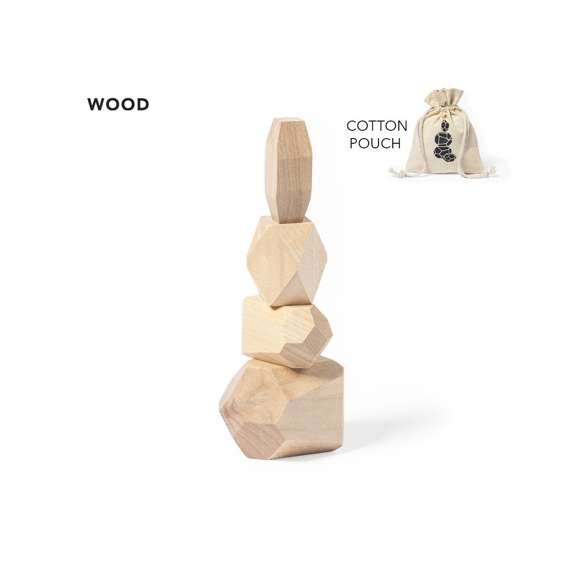 Juego de habilidad fabricado en resistente madera natural de pino. Set de 4 piezas de distintos tamaños, en bolsa de transporte 100% algodón con cordones de cierre a juego. Presentación en caja individual de diseño kraft.