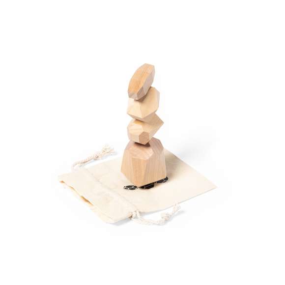 Juego de habilidad fabricado en resistente madera natural de pino. Set de 4 piezas de distintos tamaños, en bolsa de transporte 100% algodón con cordones de cierre a juego. Presentación en caja individual de diseño kraft.