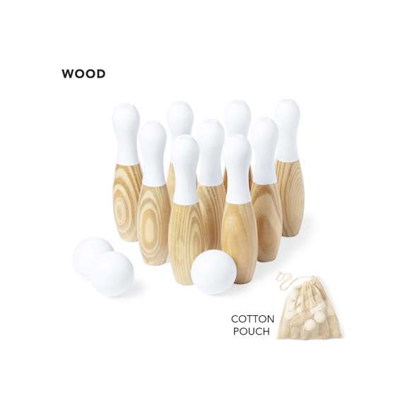 Juego de bolos fabricados en resistente madera natural de pino, con parte superior de cada bolo lacada en blanco. Set de 9 bolos y 3 bolas de color blanco, en bolsa de transporte 100% algodón, con cordón de cierre a juego. Presentación en caja individual de diseño kraft, con manual de instrucciones en español e inglés.