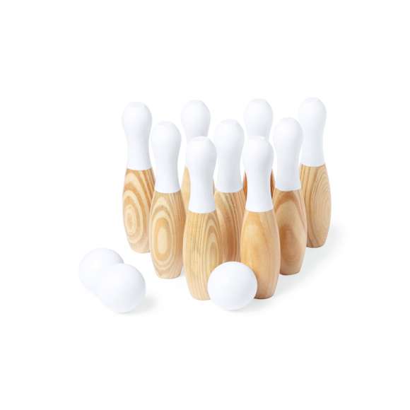 Juego de bolos fabricados en resistente madera natural de pino, con parte superior de cada bolo lacada en blanco. Set de 9 bolos y 3 bolas de color blanco, en bolsa de transporte 100% algodón, con cordón de cierre a juego. Presentación en caja individual de diseño kraft, con manual de instrucciones en español e inglés.