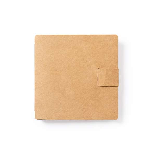 Set para colorear de línea nature fabricado en cartón reciclado y con cinta de cierre en solapa. Incluye: Bloc de 36 hojas con dibujos de naturaleza para colorearCaja de 12 lápices de madera con minas en multitud de colores.