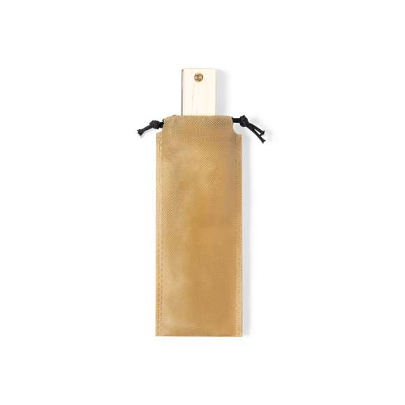Armónica con tapas fabricadas en resistente madera natural de pino. Funda de presentación a juego con cordones de cierre.