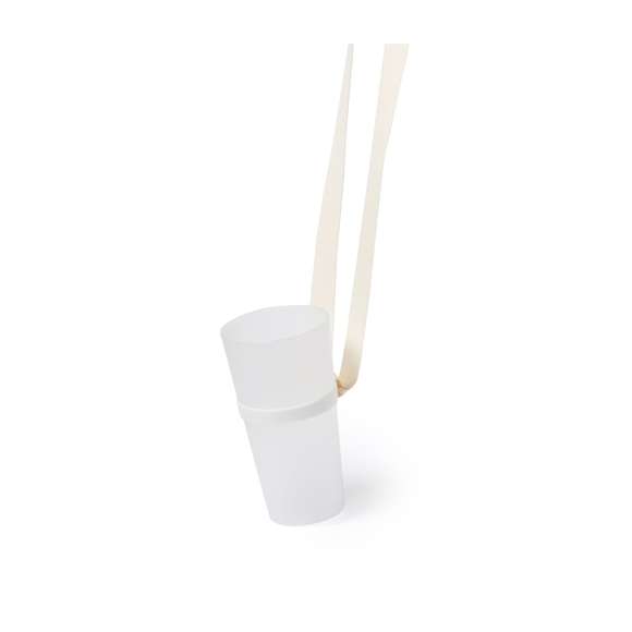 Original lanyard portavasos, con cinta en algodón y porta vasos a juego, 100% adaptable y fabricado en resistente silicona. El complemento perfecto para que los más festivaleros disfruten de cualquier evento sin ataduras.