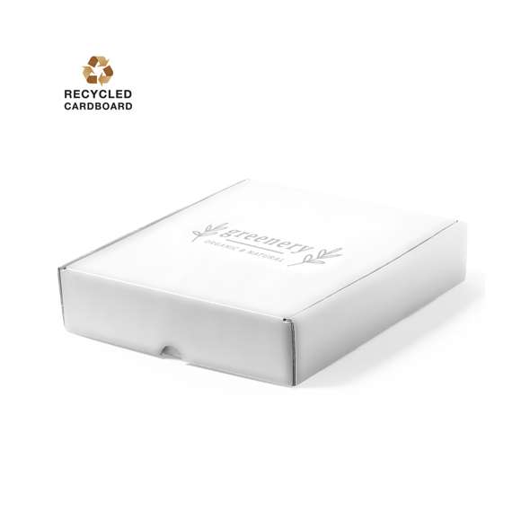  	Caja de presentación tamaño mediano fabricado en cartón reciclado corrugado de acabado blanco. En línea con la tendencia del mercado hacia la sostenibilidad integral del regalo, ofreciendo soluciones de origen reciclado con el fin de ayudar a la mejora y conservación de nuestro planeta.