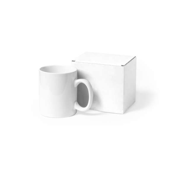 Caja de presentación especialmente diseñada para tazas. Tamaño 12x10,6x9 cm y fabricada en cartón reciclado corrugado de acabado blanco. En línea con la tendencia del mercado hacia la sostenibilidad integral del regalo, ofreciendo soluciones de origen reciclado con el fin de ayudar a la mejora y conservación de nuestro planeta.