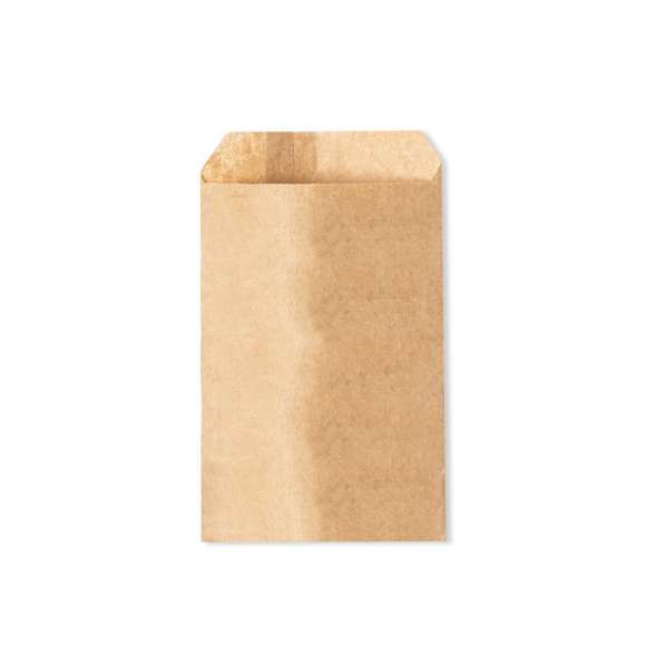 Bolsa de presentación de línea nature fabricada en papel reciclado kraft. Formato 15 x 23 cm + 2 cm de solapa. En línea con la tendencia del mercado hacia la sostenibilidad integral del regalo, ofreciendo soluciones de origen reciclado con el fin de ayudar a la mejora y conservación de nuestro planeta.