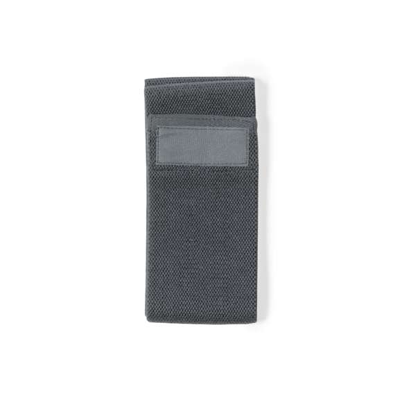 Goma elástica para fitness. Fabricada en combinación de poliéster y latex de alta calidad. De resistencia media y disponible en variada gama de colores. Presentación en funda de redecilla con cierre de cordón y ajustador. Incluido manual de instrucciones en español e inglés.