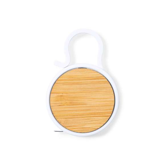Flexómetro 1 m en resistente ABS blanco, con detalle en bambú en el cuerpo y anilla de transporte. Con amplia superficie de marcaje y hoja con medidas en centímetros y pulgadas.