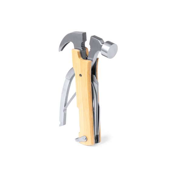 Multiherramienta de línea nature, con resistente cuerpo en acero inox y empuñadura de bambú. Con 13 funciones, entre otras martillo y sacaclavos  cuchillo y cortauñas  destornillador plano y philips  lima  abridor y alicates. Cordón a juego en polipiel y presentada en caja individual de diseño kraft.