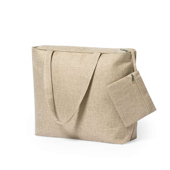 Original bolsa con neceser a juego, fabricada en resistente poliéster de acabado natural. Compartimento principal y neceser interior con cierre de cremallera. Con asas medianas de 56 x 3 cm a juego.