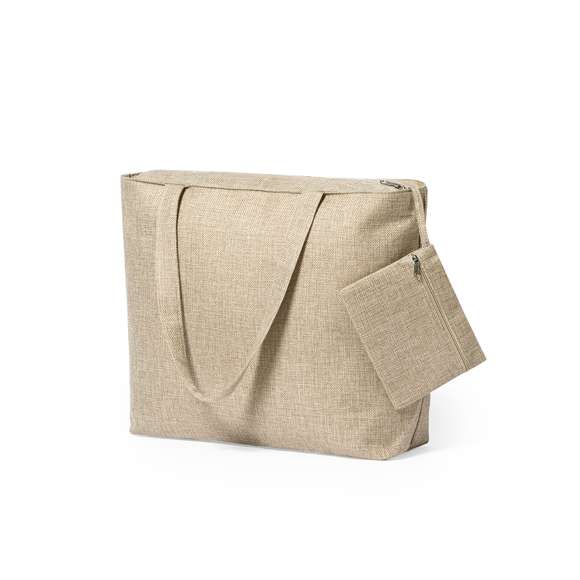 Original bolsa con neceser a juego, fabricada en resistente poliéster de acabado natural. Compartimento principal y neceser interior con cierre de cremallera. Con asas medianas de 56 x 3 cm a juego.