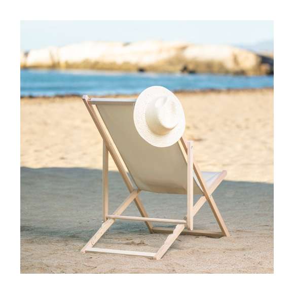 Silla plegable con estructura fabricada en madera, con respaldo y asiento en resistente y suave canvas de alto gramaje y acabado natural. Reclinable y convertible en tumbona, con 4 posiciones de ajuste y funda de transporte.