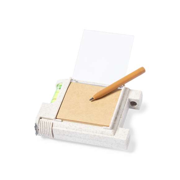 Flexómetro 3 m multifunción de línea nature, con carcasa fabrcada en caña de trigo. Con nivel integrado, soporte para bolígrafo (bolígrafo incluido) y bloc con 12 notas adhesivas en color natural. Con freno, clip metálico para cinturón y hoja con medidas en centímetros y pulgadas. Presentación en caja individual de diseño kraft.La caña de trigo fomenta la utilización de materias primas naturales, reduciendo así las emisiones contaminantes.