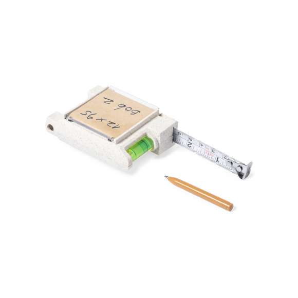 Flexómetro 3 m multifunción de línea nature, con carcasa fabrcada en caña de trigo. Con nivel integrado, soporte para bolígrafo (bolígrafo incluido) y bloc con 12 notas adhesivas en color natural. Con freno, clip metálico para cinturón y hoja con medidas en centímetros y pulgadas. Presentación en caja individual de diseño kraft.La caña de trigo fomenta la utilización de materias primas naturales, reduciendo así las emisiones contaminantes.