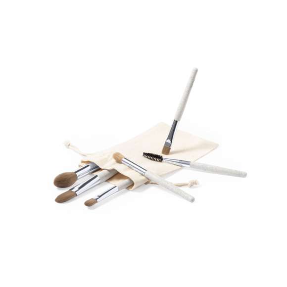 Set de brochas de maquillaje, con 6 brochas para diferentes usos incluidas. Fabricadas en caña de trigo, para así fomentar la utilización de materias primas naturales y reducir las emisiones contaminantes. Set presentado en funda de algodón 100%, con cordón de cierre.