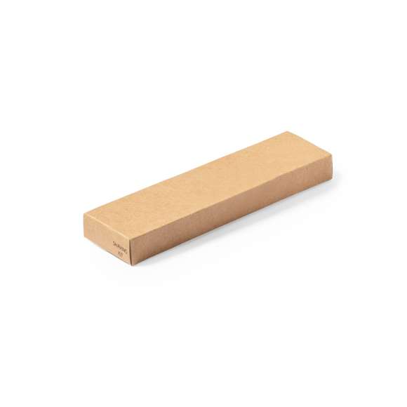 Set de afeitado con cuchilla y gel de afeitar. Contenido: Cuchilla de afeitar de doble hoja con cuerpo fabricado en en caña de trigo, para así fomentar la utilización de materias primas naturales y reducir las emisiones contaminantes. Gel de afeitar en tubo de 8 gr, con tapón a rosca.Set presentado en caja individual de diseño kraft.