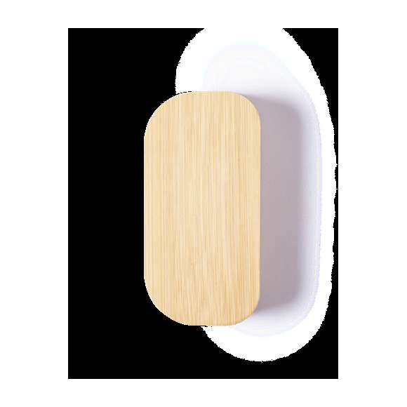 Pastillero de línea nature fabricado en bambú. Con 3 compartimentos interiores y cierre magnético.