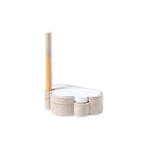 Portanotas semillas de línea nature con original diseño nube. Incluye: Bloc de 80 notas blancas en forma de nube.Base con soporte para bolígrafo y dos compartimentos, con hoja de papel semilla incluida. Fabricado en caña de trigo, para así fomentar la utilización de materias primas naturales y reducir las emisiones contaminantes.Bolígrafo puntero con cuerpo fabricado en bambú capucha y detalles en caña de trigo. En tinta azul.Set presentado en caja individual de diseño kraft, con manual de instrucciones en español e inglés.