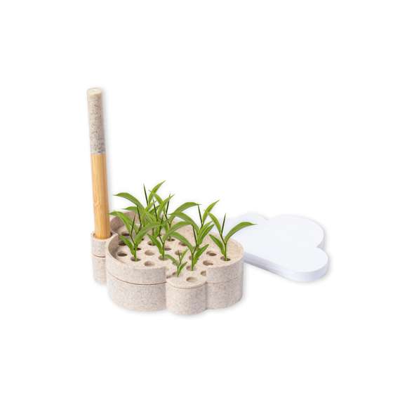 Portanotas semillas de línea nature con original diseño nube. Incluye: Bloc de 80 notas blancas en forma de nube.Base con soporte para bolígrafo y dos compartimentos, con hoja de papel semilla incluida. Fabricado en caña de trigo, para así fomentar la utilización de materias primas naturales y reducir las emisiones contaminantes.Bolígrafo puntero con cuerpo fabricado en bambú capucha y detalles en caña de trigo. En tinta azul.Set presentado en caja individual de diseño kraft, con manual de instrucciones en español e inglés.