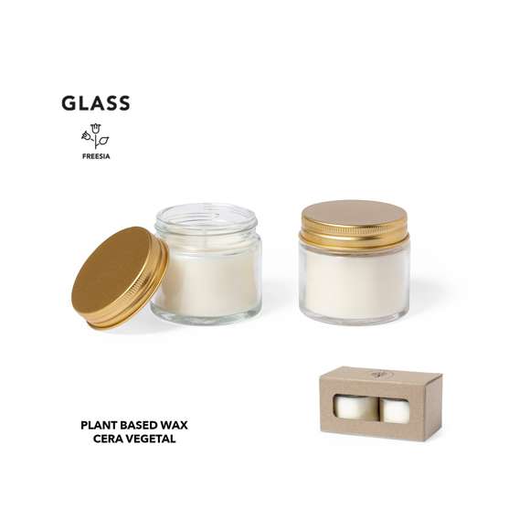 Set de velas aromáticas, con cera vegetal y aroma de flor Fresia. En tarrito de cristal con tapón a rosca metálico y acabado dorado. Presentadas en caja individual kraft.