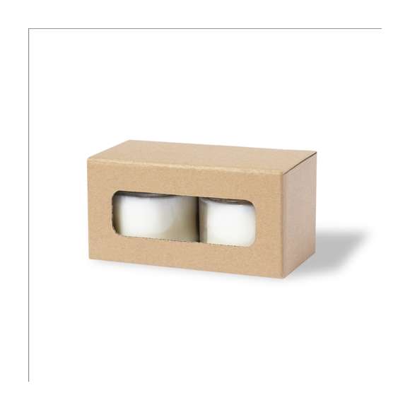 Set de velas aromáticas, con cera vegetal y aroma de flor Fresia. En tarrito de cristal con tapón a rosca metálico y acabado dorado. Presentadas en caja individual kraft.