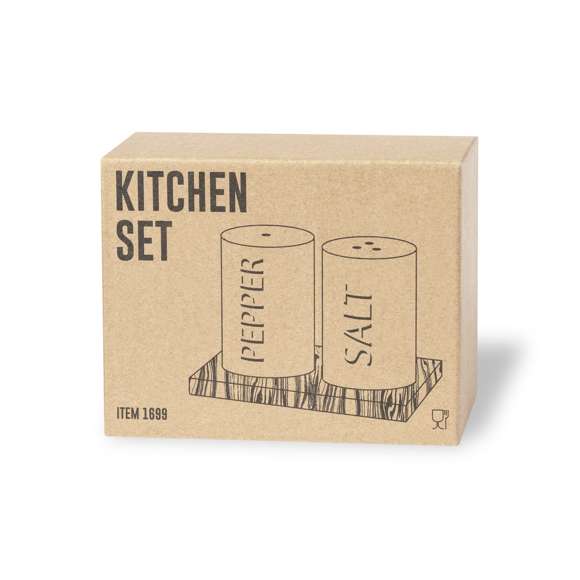  	Set de salero y pimentero en blanco y fabricados en cerámica. Incluye base en madera natural de acacia, troquelada para encajar el salero y el pimentero. Presentación en caja individual de diseño kraft.