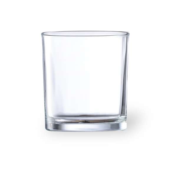 Set de jarra y vasos de sobrio diseño, fabricados en cristal. Incluye 4 vasos de 320 ml y jarra de 1,35 l. Presentación en caja individual de diseño kraft.