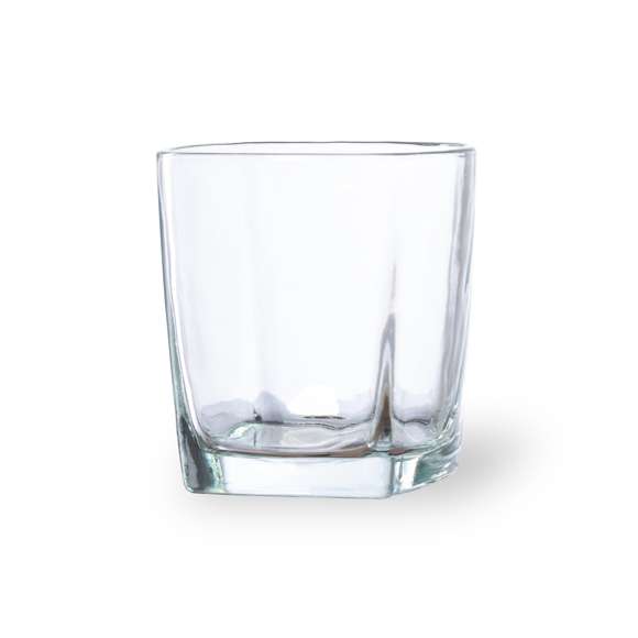 Set de whisky de sobrio diseño y fabricado en cristal. Incluye 4 vasos de 200 ml y decantador de 1 l, con tapón en cristal. Presentación en caja individual de diseño kraft.
