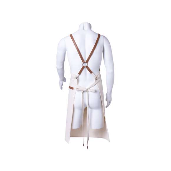 Delantal de alta calidad en resistente material 100% algodón canvas de 340g/m2, con costuras reforzadas. De corte por debajo de la rodilla, con cintas en resistente polipiel y triple ajuste: cuello, espalda y cintura. Con bolsillo frontal, accesorio en polipiel y remaches metálicos de refuerzo.