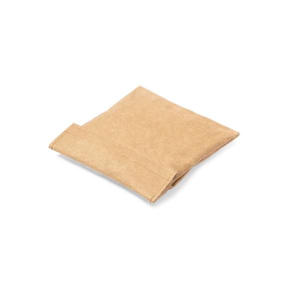 Portasnacks térmico de línea nature. Exterior fabricado en resistente papel reciclado laminado, e interior isotermo en PEVA. Con cierre de velcro.