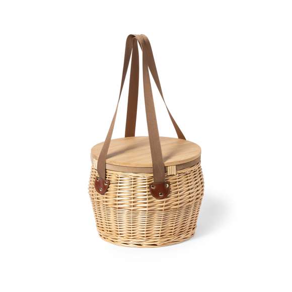 Lleva el estilo a tus picnics con esta cesta nevera tan cool y retro. Fabricada en mimbre de acabado natural, con cinta bandolera en color marrón. Resistente tapa/mesa en bambú e interior isotermo en aluminio.