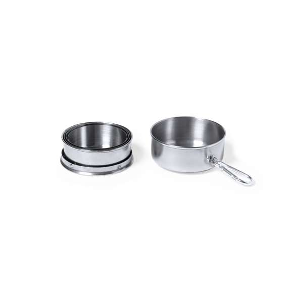 Original vaso plegable para emergencias fabricado en acero inox. De 220ml de capacidad y con mosquetón metálico de transporte.