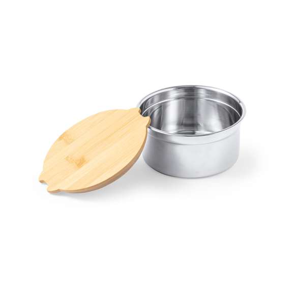 Fiambrera de 800 ml de capacidad fabricada en acero inox. Con tapa hermética en bambú y cinta elástica de cierre. Presentada en caja individual de diseño.