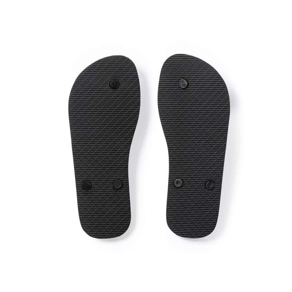 Par de chanclas con suela 100% personalizable y especialmente diseñadas para marcaje en sublimación. Con resistente suela de EVA, tiras de PVC en color negro y disponibles en dos tallas: 36-38 y 42-44. Set compuesto de plancha de EVA troquelada para personalización, con tiras aparte para fácil montaje después de marcar.