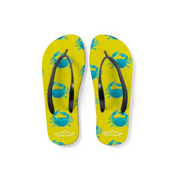 Par de chanclas con suela 100% personalizable y especialmente diseñadas para marcaje en sublimación. Con resistente suela de EVA, tiras de PVC en color negro y disponibles en dos tallas: 36-38 y 42-44. Set compuesto de plancha de EVA troquelada para personalización, con tiras aparte para fácil montaje después de marcar.