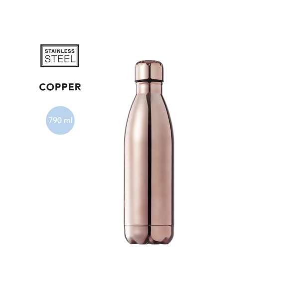 Bidón de 790 ml de capacidad, fabricado en acero inox y con recubrimiento exterior de cobre galvanizado. Tapón a rosca, libre de BPA. Presentado en caja individual negra de elegante diseño.