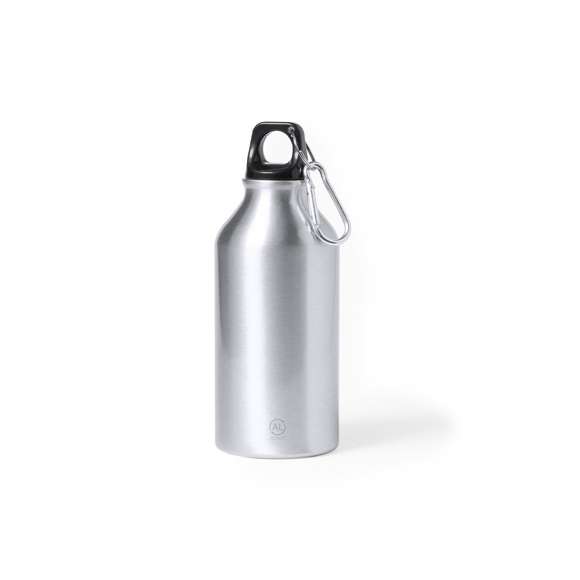 Bidón de 400 ml de capacidad. Fabricado en aluminio reciclado, con posibilidades de reciclaje casi infinitas, sin perder sus propiedades originales y consumiendo menos energía en este proceso. De acabado mate, con tapón a rosca en negro, anilla y mosquetón de transporte. Libre de BPA y presentado en caja individual de diseño kraft.Disponible manual de instrucciones en español e inglés.
