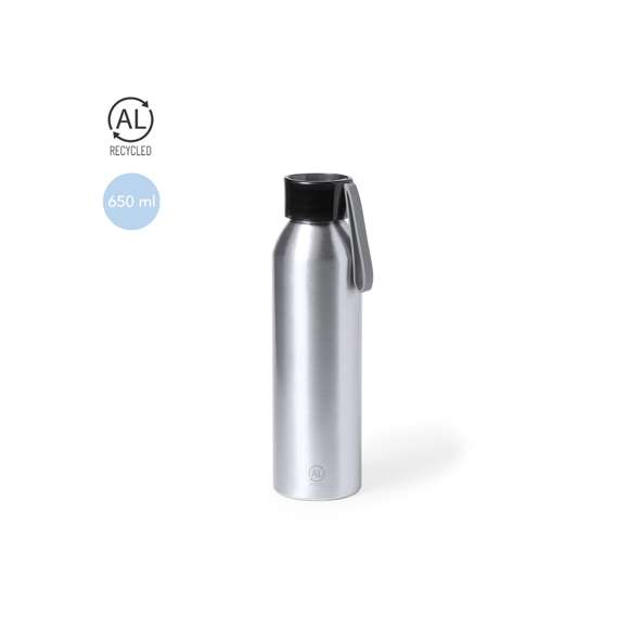 Bidón de 650 ml de capacidad. Fabricado en aluminio reciclado, con posibilidades de reciclaje casi infinitas, sin perder sus propiedades originales y consumiendo menos energía en este proceso. De acabado mate, con tapón a rosca y cinta de transporte en silicona, libre de BPA. Presentado en caja individual de diseño kraft.Disponible manual de instrucciones en español e inglés.