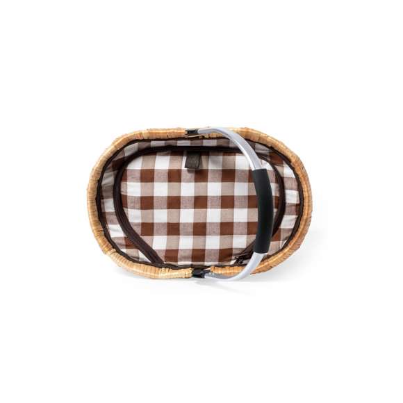 Lleva el estilo a tus picnics con esta cesta nevera tan cool y retro. Fabricada en mimbre de acabado natural, con resistente asa de transporte plegable en aluminio. Tapa de diseño vintage con cierre de cremallera e interior isotermo en aluminio.
