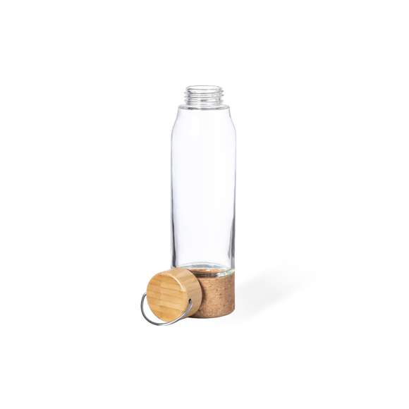 Bidón de línea nature y 470 ml de capacidad. Cuerpo fabricado en cristal, con base en corcho. Incluye original tapón a rosca de bambú con asa integrada. Presentado en caja individual de diseño eco.