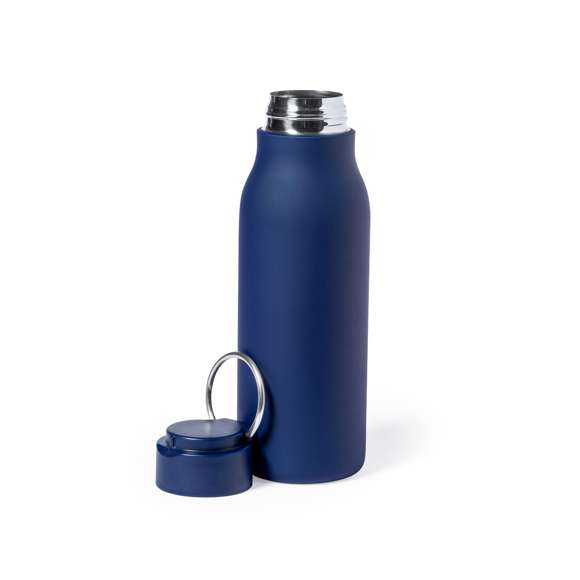 Bidón de 600 ml de capacidad, fabricado en acero inox. Tapón a rosca a juego libre de BPA, con anilla de transporte integrada, plegable y de acabado cromado. Disponible en variada gama de colores satinados y presentado en caja individual de diseño kraft.Disponible manual de instrucciones en español e inglés.