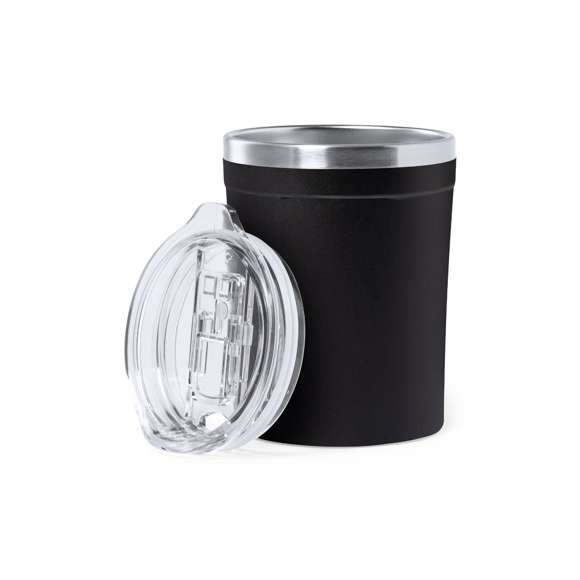 Vaso térmico de sobremesa faricado en acero inox de 350 ml de capacidad. Exterior en PP, con dosificador y abrefácil en tapa. Libre de BPA. Presentado en caja individual de diseño kraft.