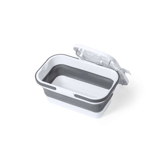 Cesta nevera para picnic plegable y multifunción. Fabricada en resistente material PP de acabado blanco, con capacidad de 16 litros. Tapa convertible en mesa mediante 2 patas plegables, con soportes para smartphone o tablet y bidón integrados. Incluye 2 asas de transporte plegables en gris. Una vez plegada ocupa poco espacio, ideal para un fácil almacenamiento.