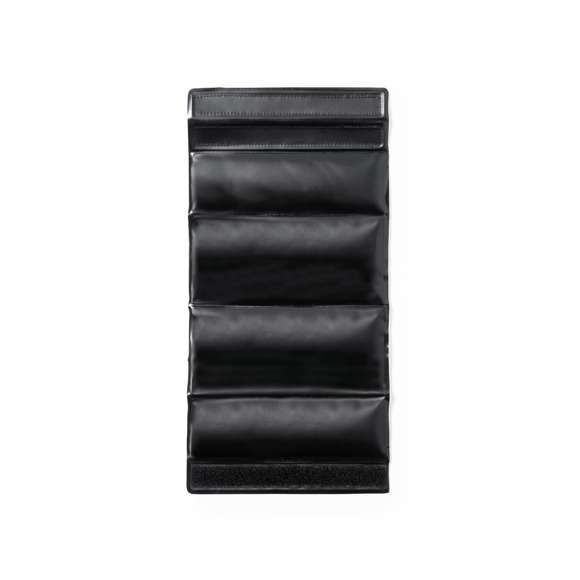 Enfriador con cierre ajustable de velcro, líquido refrigerante interior y fabricado en PVC negro mate.