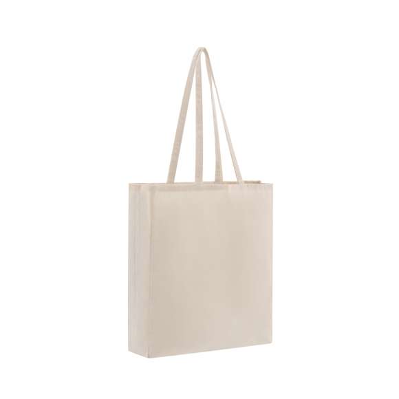 Bolsa fabricada en algodón 100%, de acabado natural y en 140g/m2. De acabado cosido, con fuelle en base y asas largas reforzadas (70 x 2,5 cm). Resistencia hasta 6 kg de peso.