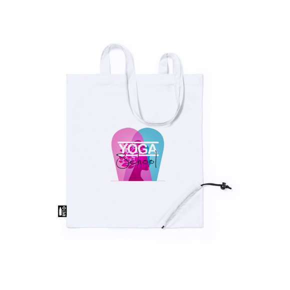 Bolsa plegable de línea nature fabricada en 190T RPET. De acabado cosido y con asas largas reforzadas (70 x 2,5cm). Plegado de pequeño tamaño mediante cordón con accesorio de ajuste. Disponible en variada gama de colores, con distintivo RPET en etiqueta exterior. Resistencia hasta 8 kg de peso.  El material RPET se elabora a partir de plástico reciclado, para así fomentar la reutilización de residuos plásticos y ayudar a la sostenibilidad del planeta.